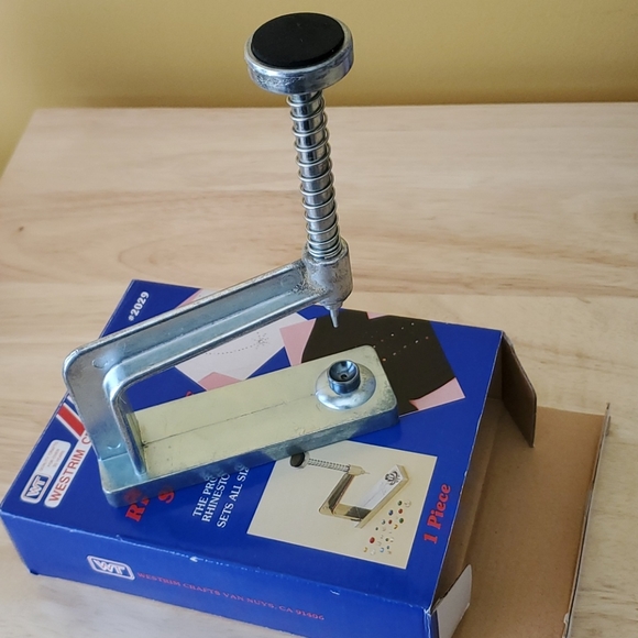 A Rhinestone setter - Picture 2 of 2